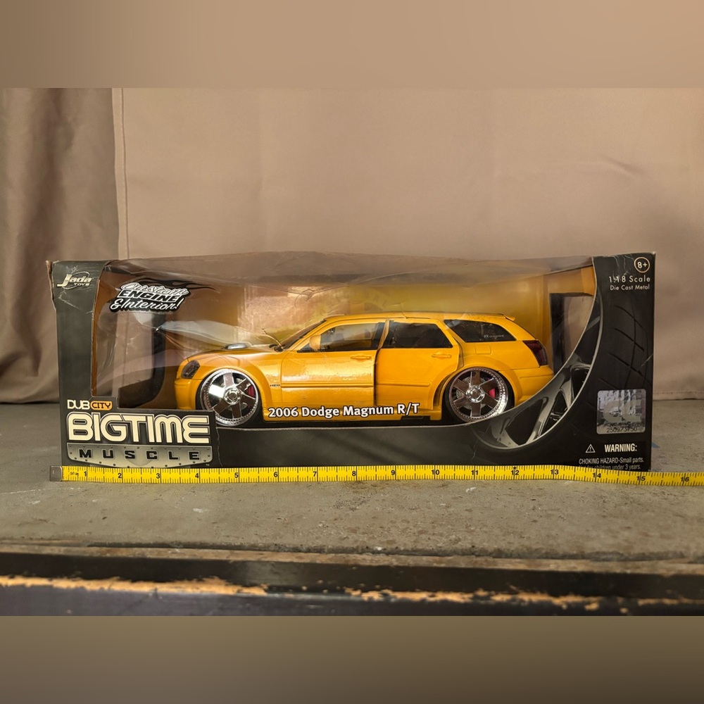 Bigtime Muscle 2006 Dodge Magnum R/T - Bright Yellow
